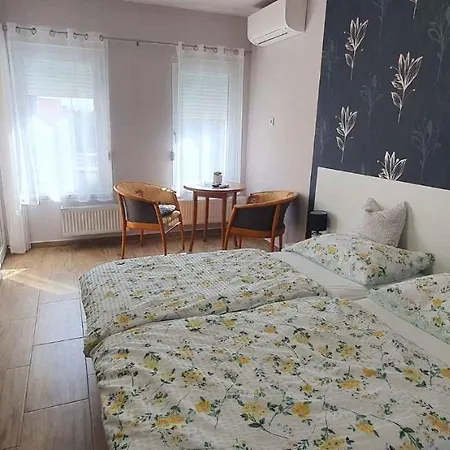 In - Balaton 44880 شقة